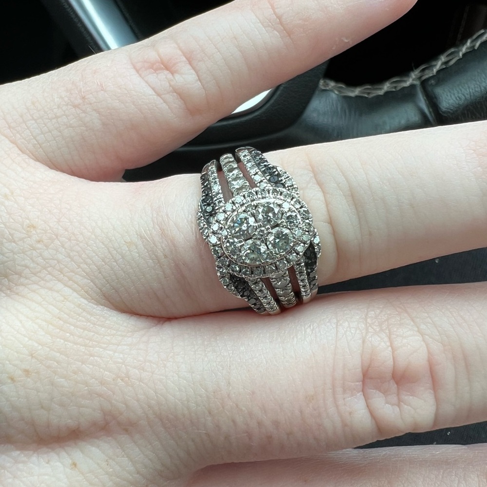 Kay Jewelers Size 9 engagement ring set!